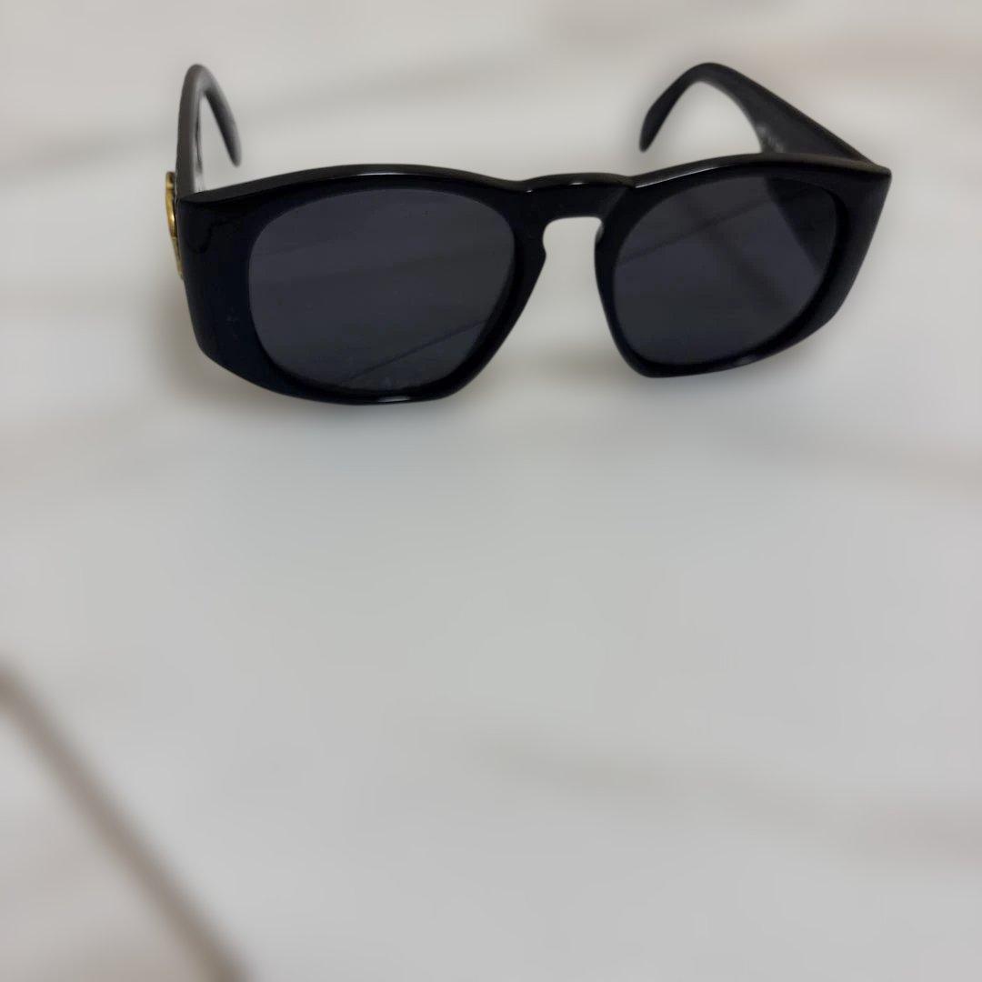 CHANEL ブラック ラウンドサングラス