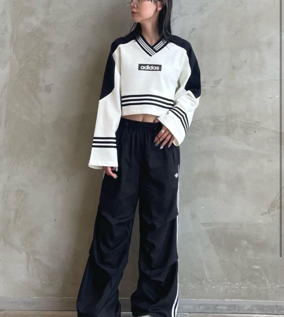 新品adidas✨️ブロッキング クルーネック スウェットシャツ