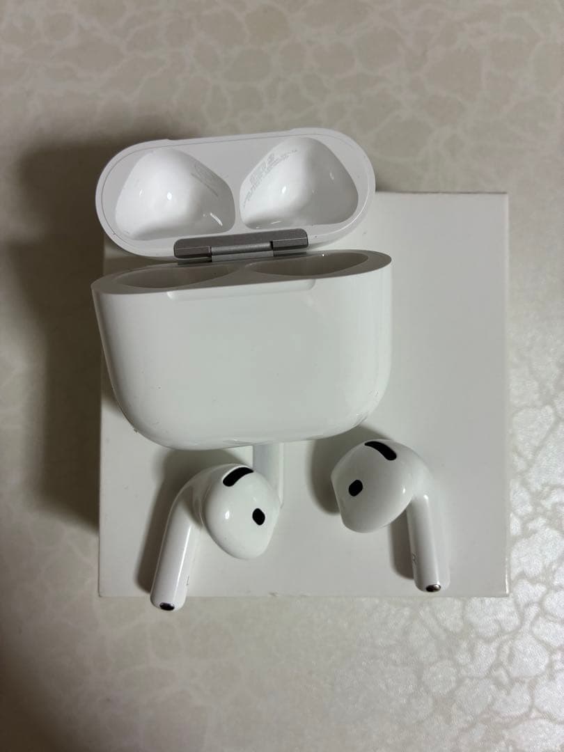 イヤホン Apple AirPods4 noise cancellation