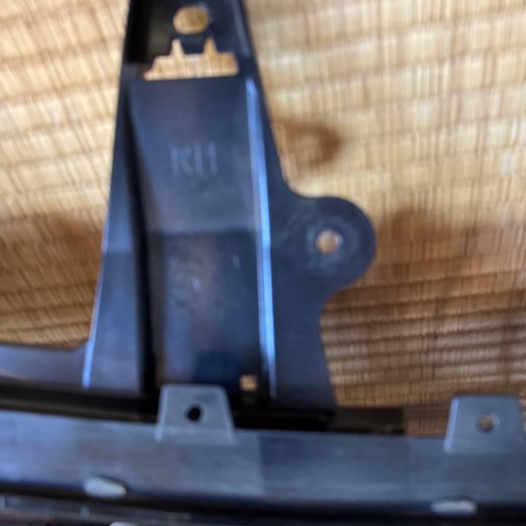 トヨタ　60ハリアー 純正フロントグリル