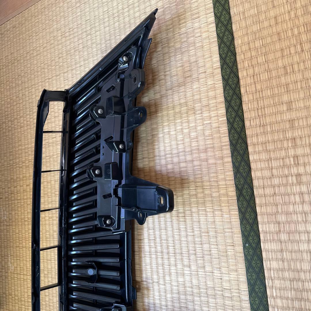 トヨタ　60ハリアー 純正フロントグリル