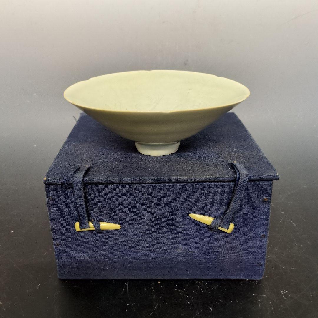 定窯白磁刻文輪碗