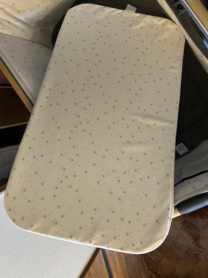 HZDMJベビーベッド添い寝折りたたみ ハイローベッドグレー　シーツ付き