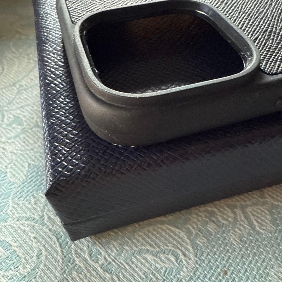 プラダ iPhone16 pro max サフィアーノ レザー スマホ ケース