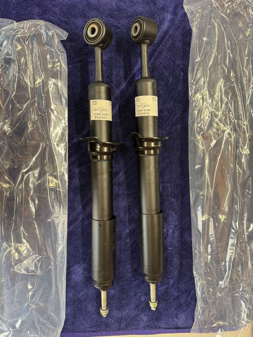 トヨタプラド150系純正新車取り出しコイルスプリングとショックアブソーバーセット