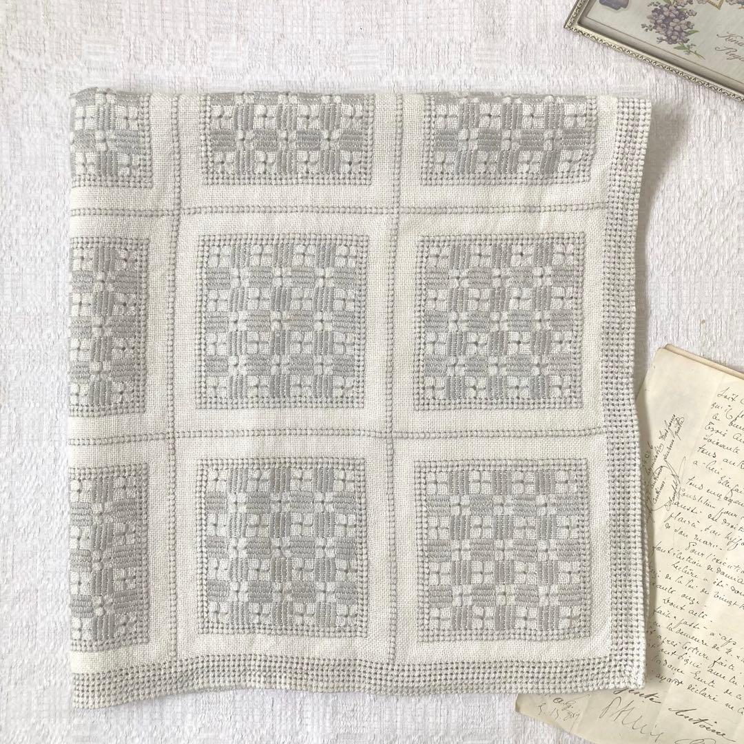 B北欧ヴィンテージ丁寧なニードルワークが施されたリネンのテーブルクロス（グレー）