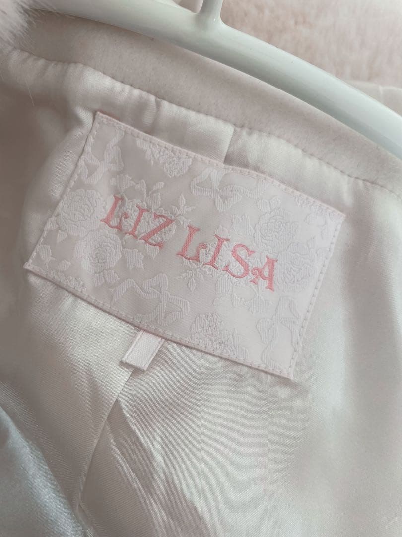 LIZLISA ビジューリボンショートフードコート ホワイト