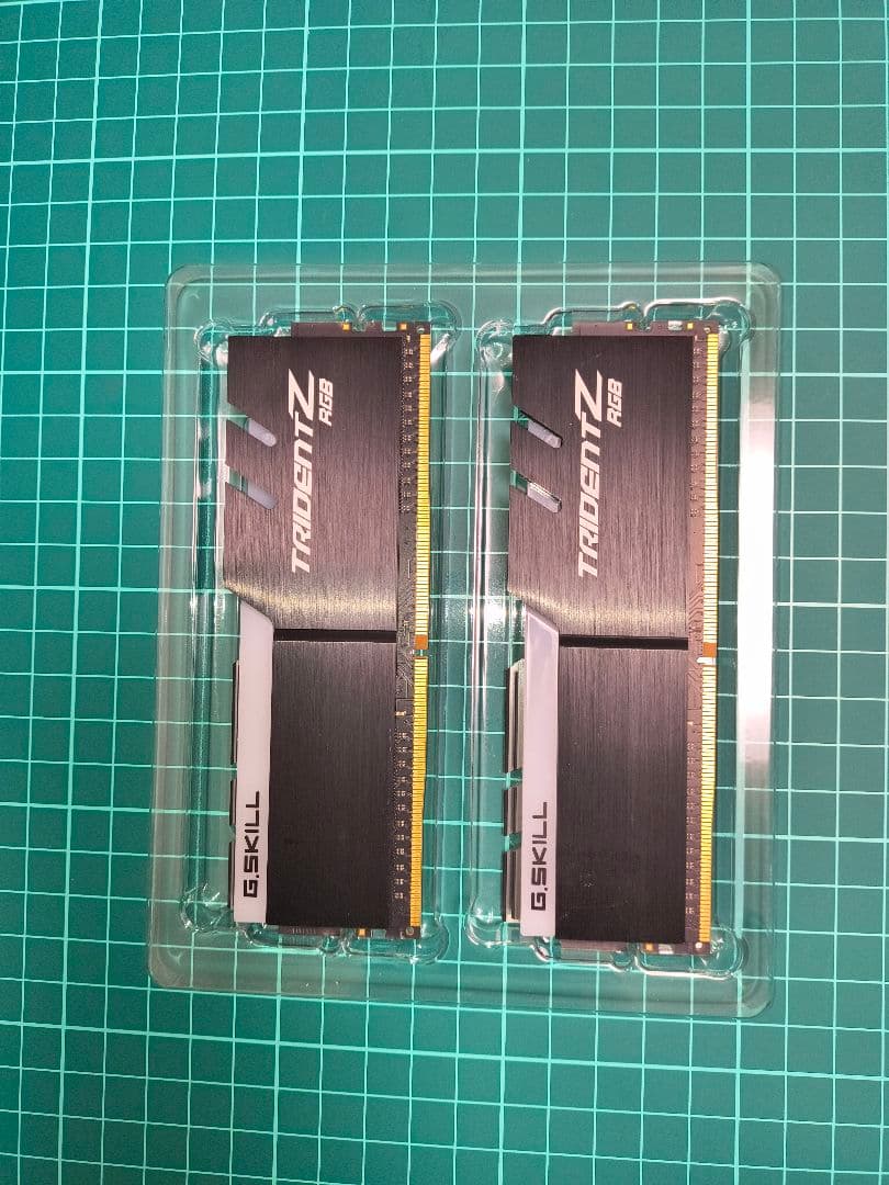 メモリー G.SKILL Trident Z RGB DDR4-4600 16GB
