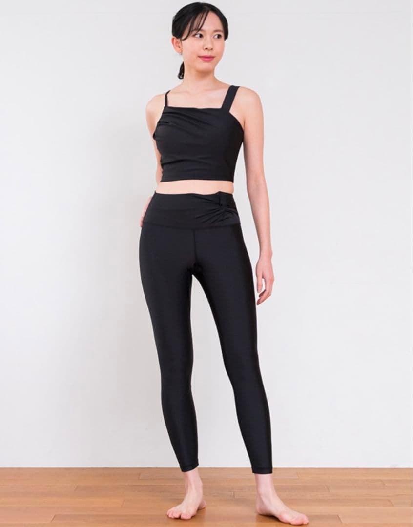 【コロ】シャインストレッチ アシンメトリーブラトップ MサイズBK♡