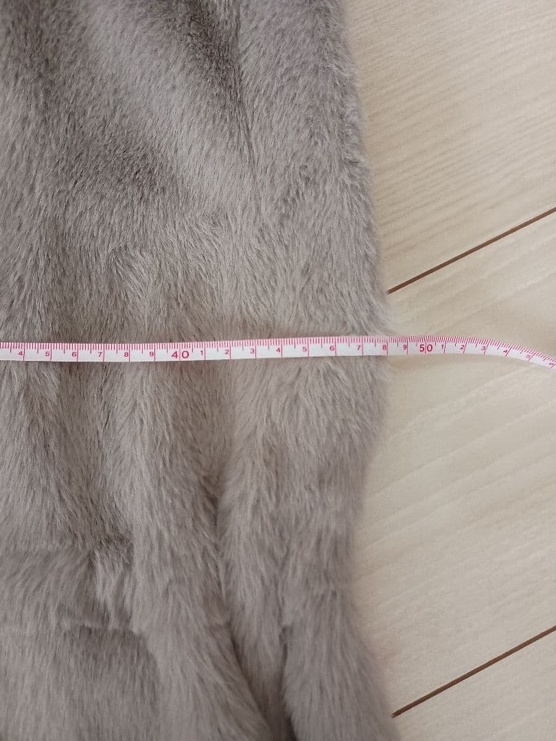 PINKY＆DIANE　フード付きグレーのファー風ベスト