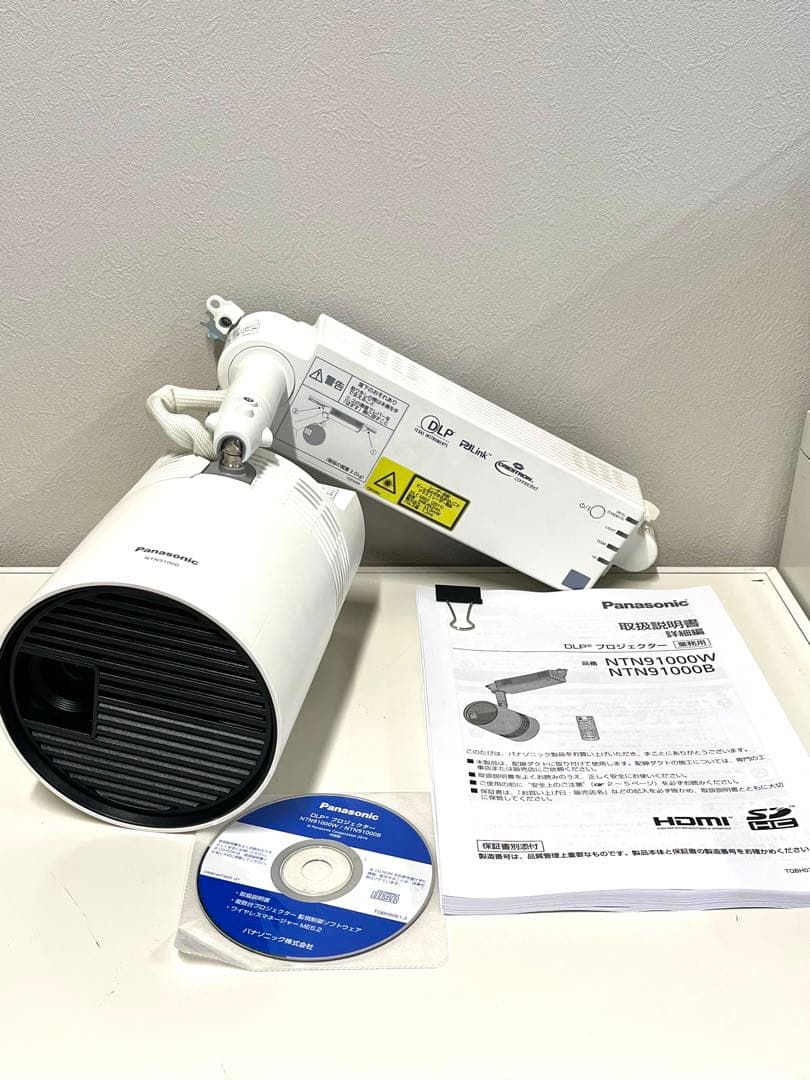 Panasonic NTN91000W プロジェクター本体①