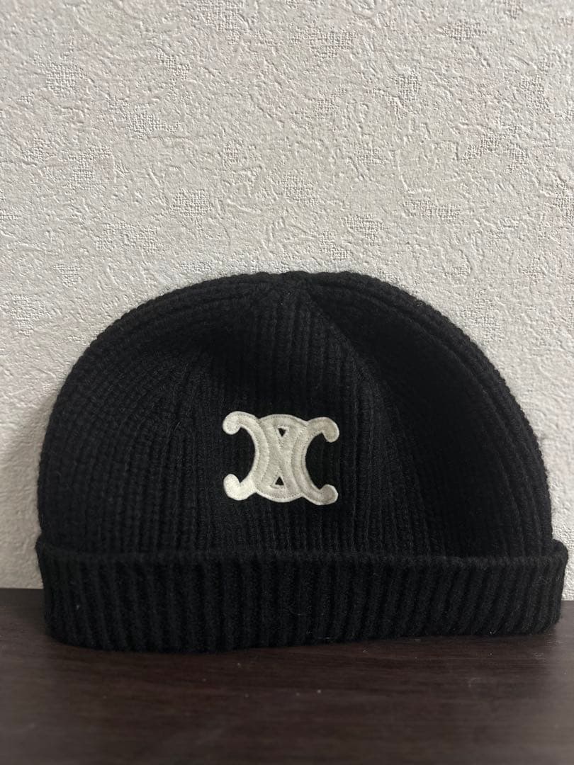 CELINE セリーヌ ブラックニット帽 ロゴ付き