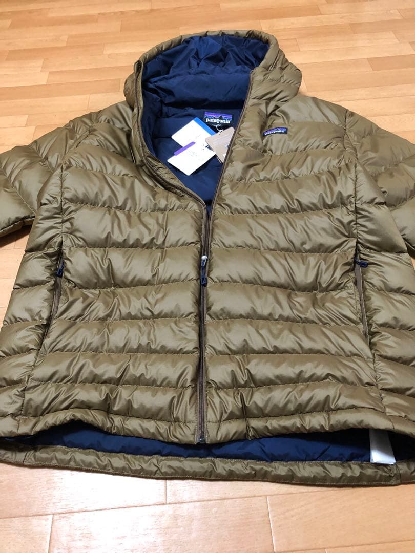 ロ*シ様 【新品】patagonia パタゴニア　ハイロフト　ダウン　フーディ