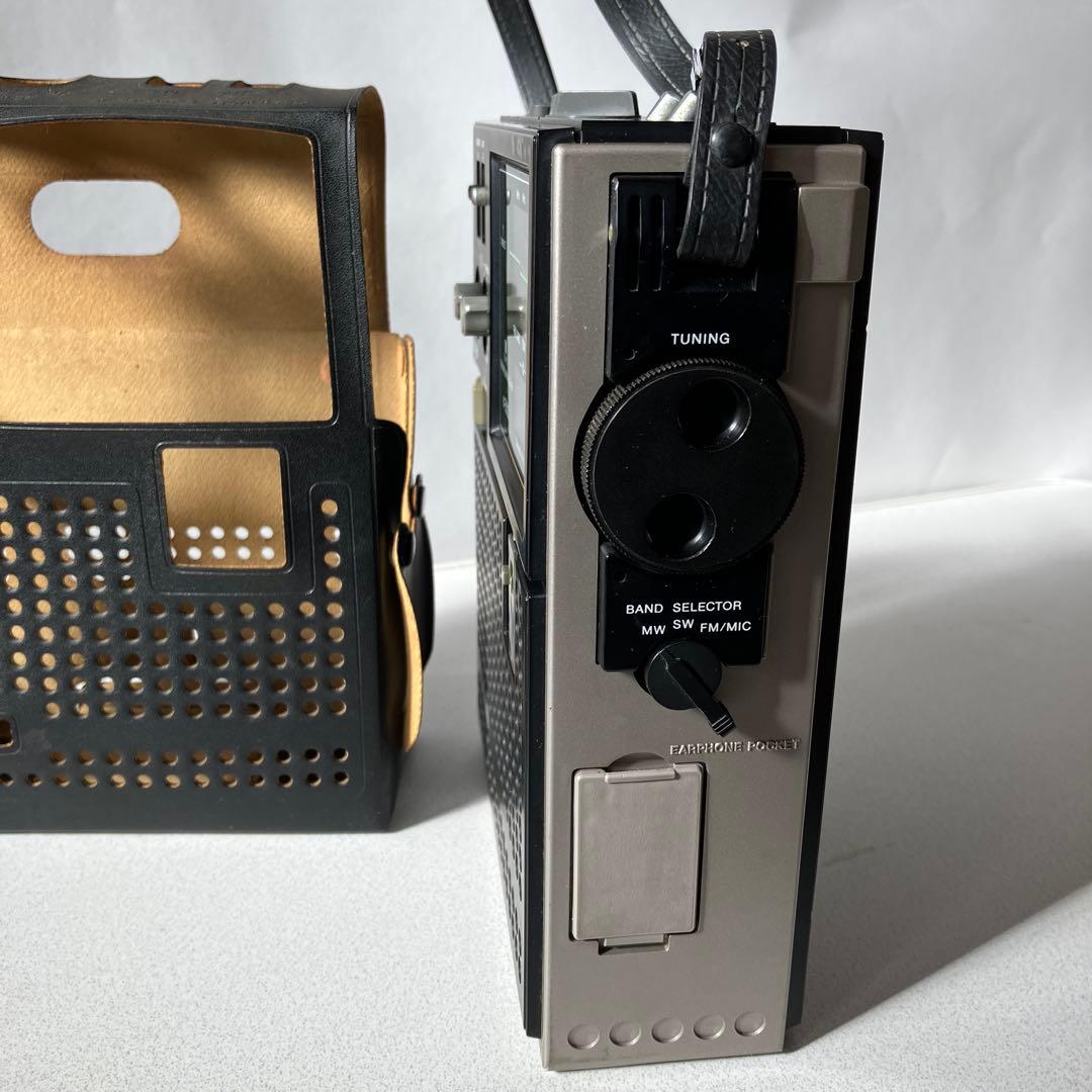 ソニーラジオ　スカイセンサー５５００　　　　完動品　カバー付き