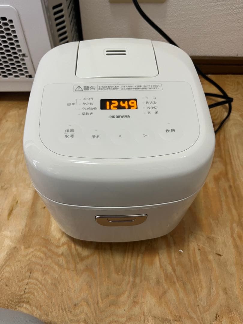 アイリスオーヤマ　マイコン炊飯器　3合　一人暮らし　エコ　ホワイト　2025年製