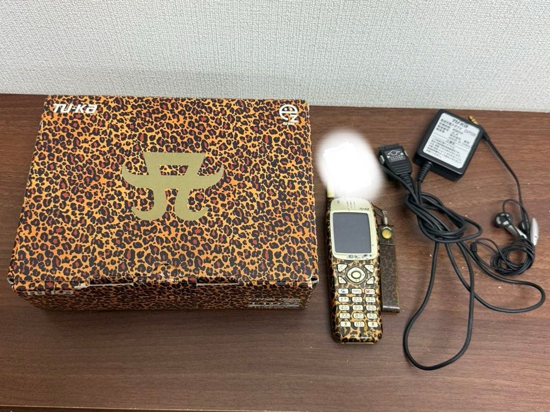 【送料込み】希少★浜崎あゆみ　携帯　豹柄CyberGiga9600 TU-KA