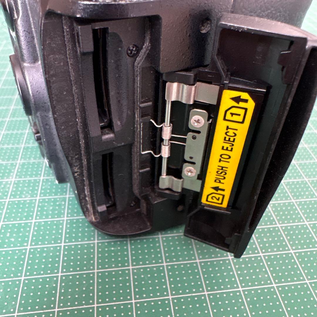 あ*ん様 ジャンク品　Nikon Ｄ7000 おまけでNikonストロボ付き30