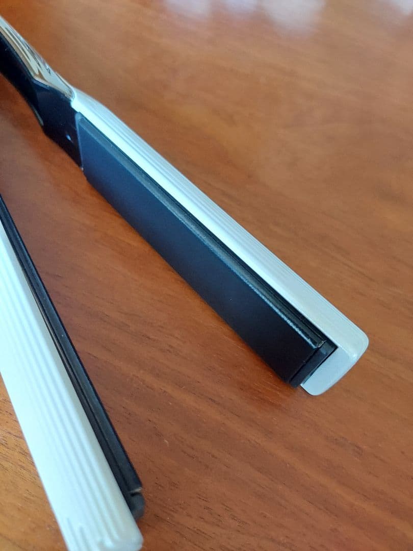 ReFa ストレートヘアアイロン RE-AC02A　ヘアアイロンポーチ付です