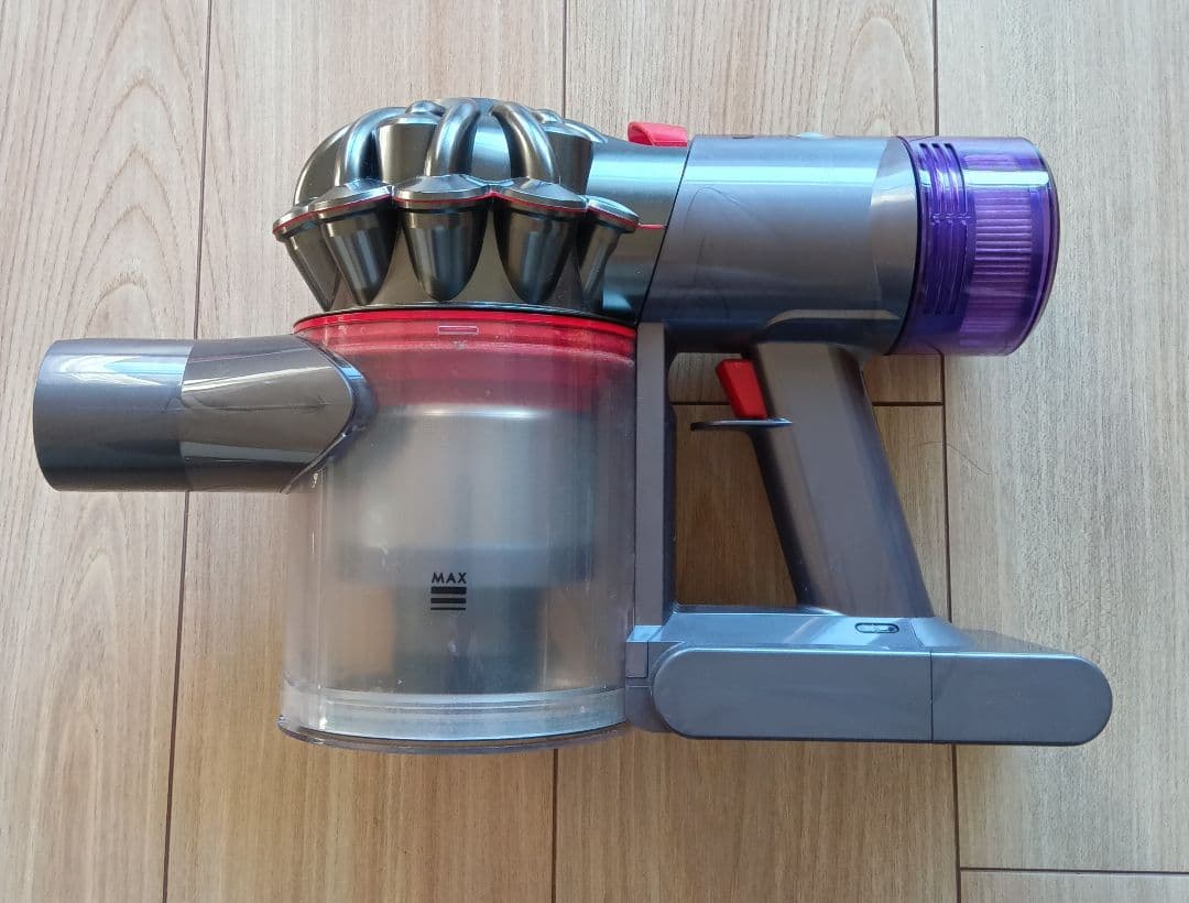 【値下げ】dyson v8 slim fluffy+ 本体　付属品　スタンド付き