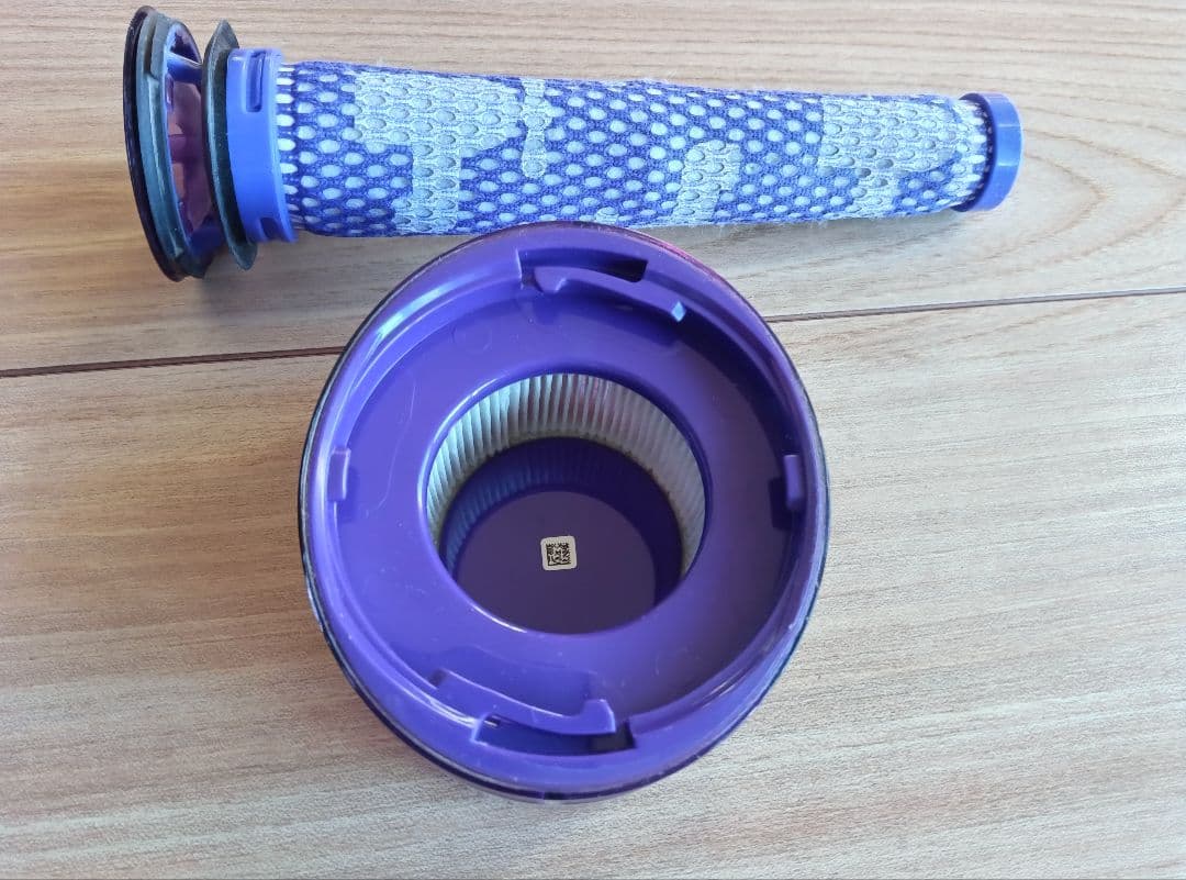 【値下げ】dyson v8 slim fluffy+ 本体　付属品　スタンド付き