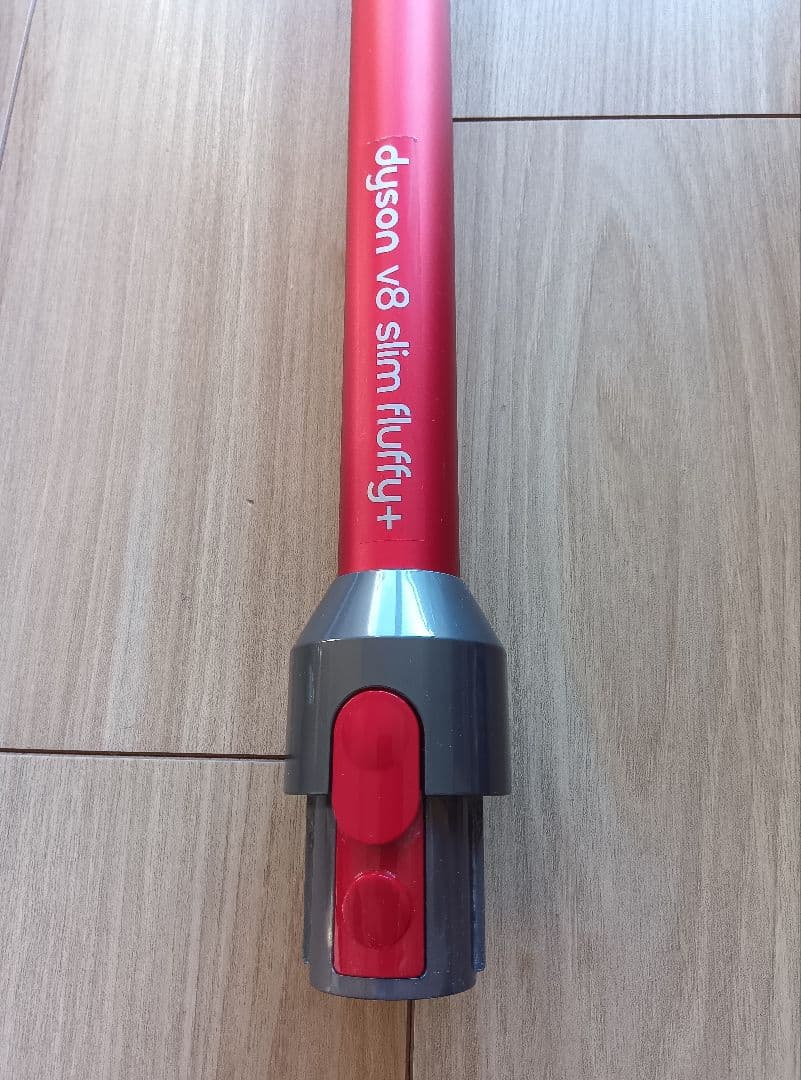 【値下げ】dyson v8 slim fluffy+ 本体　付属品　スタンド付き