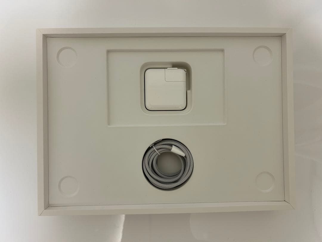 美品MacBookAir 2024 13インチ M3 256GB スペースグレイ