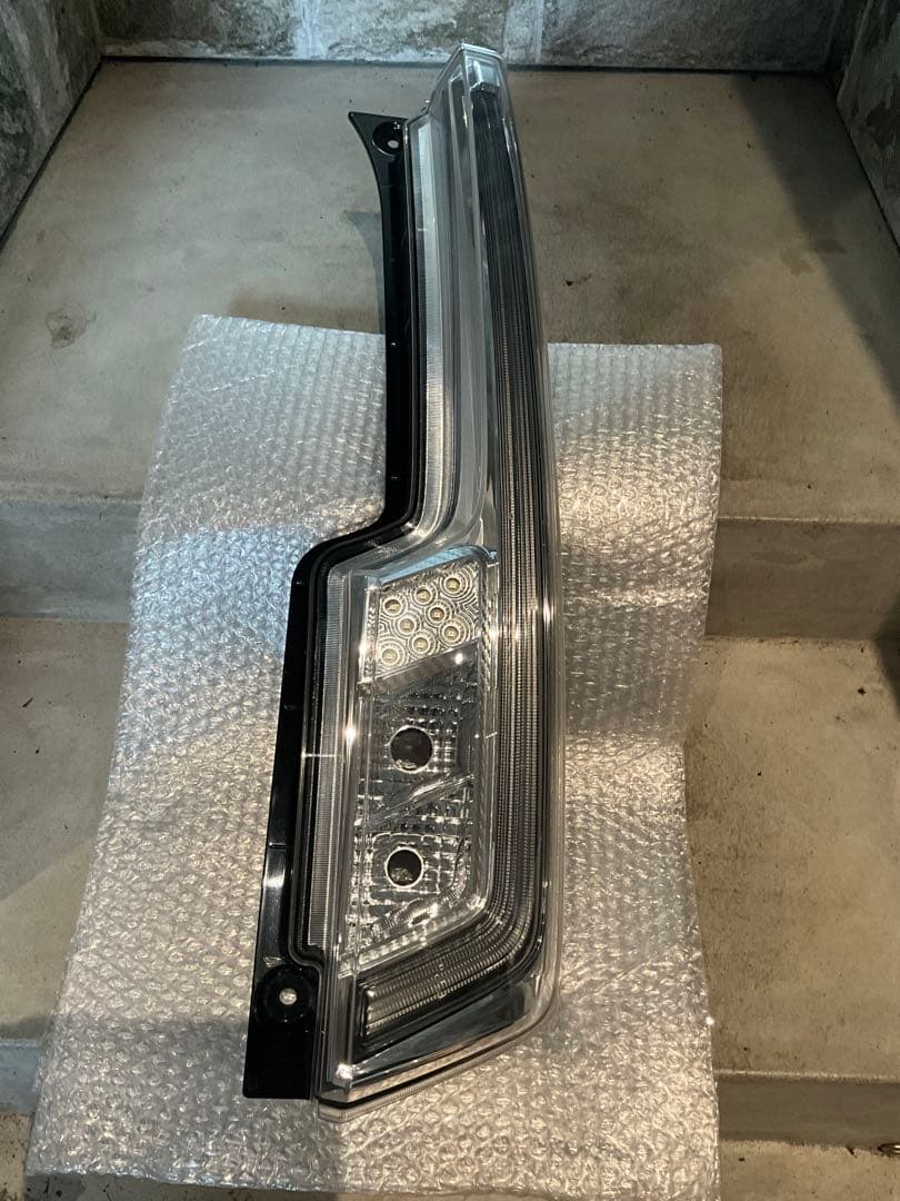 LA 150系ムーヴカスタム純正　テールランプ　右側