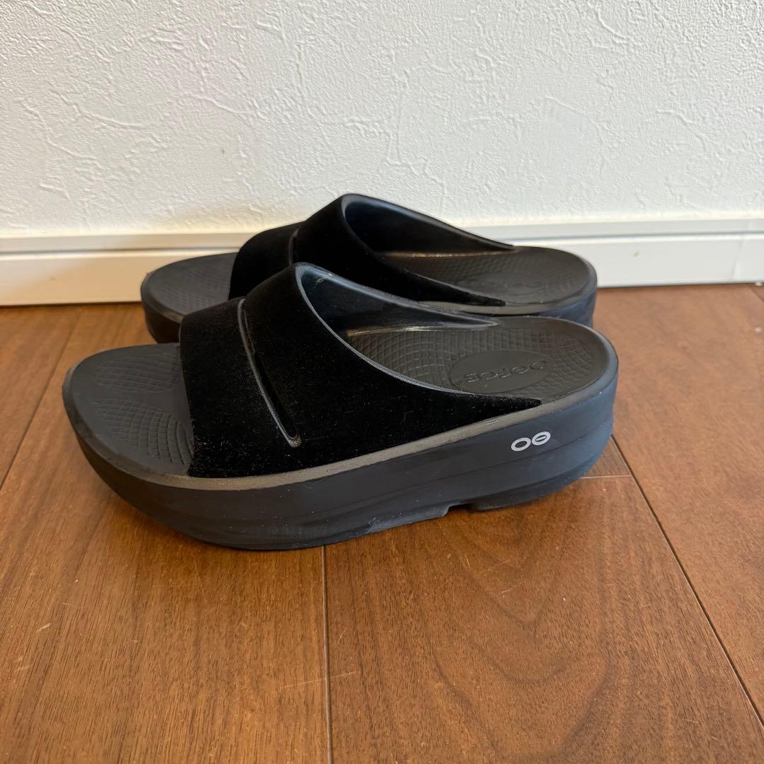 美品✩ウーフォス　OOFOS　OOmega OOahh Limited黒スエード