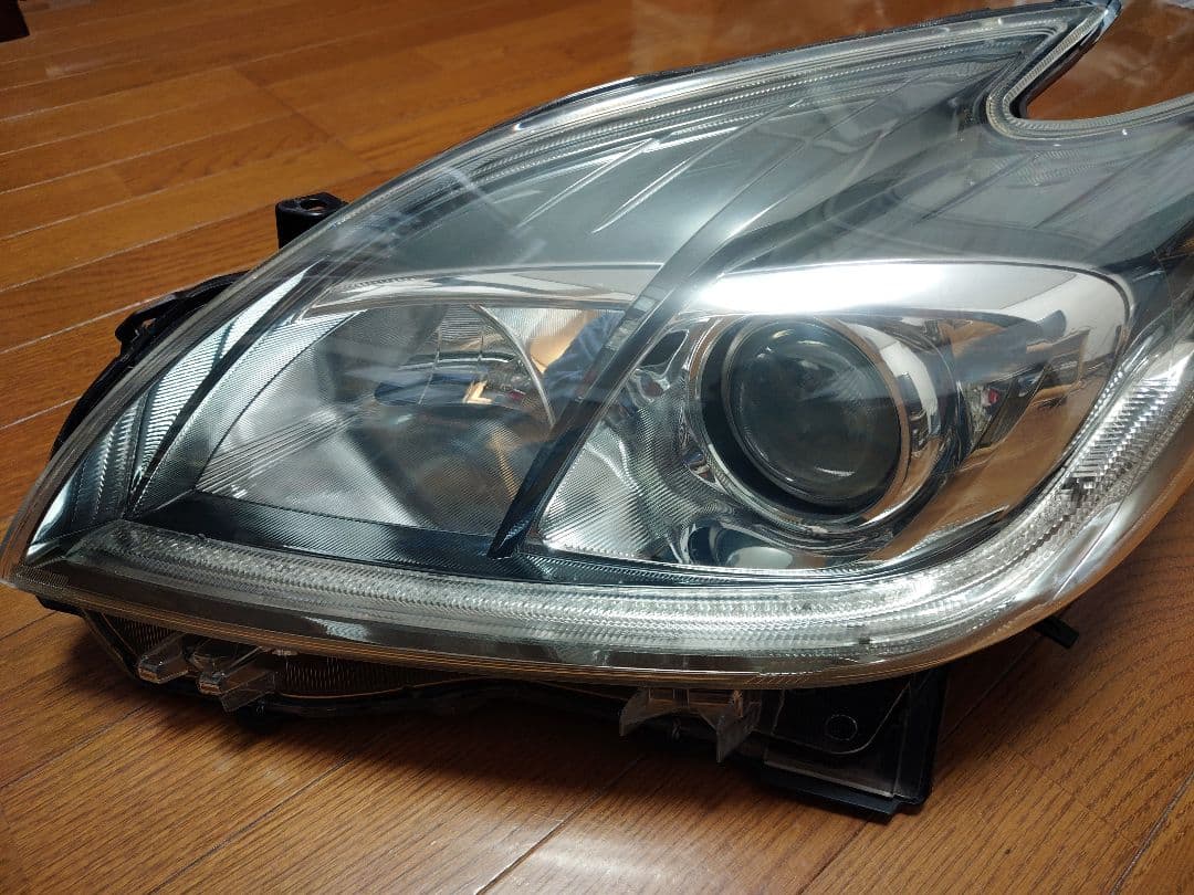 30プリウス　プリウス30 後期純正HIDヘッドライト 左右　バラストバーナー付