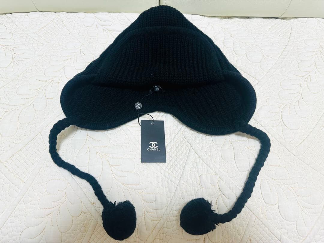 新品未使用CHANELノベルティ☆ウールニット帽ブラックロゴ入りホワイト白黒