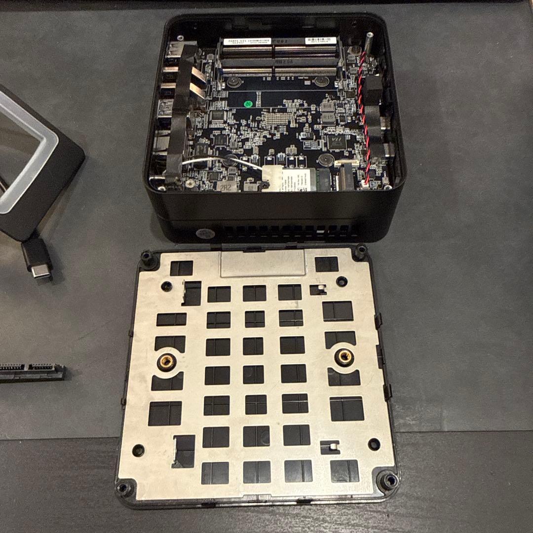 ジャンク ミニPC UM560