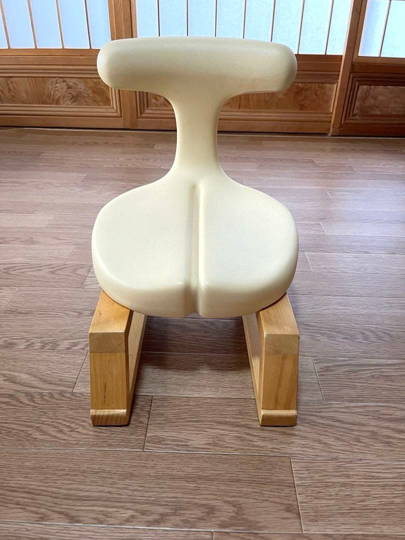 骨盤•姿勢矯正チェア　アーユルチェアあぐら椅子　ベージュ　脚付　滑り止め付き