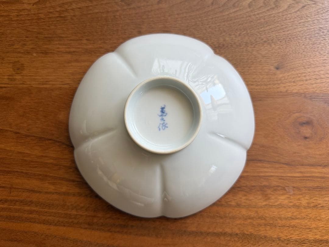 【井上萬二】有田焼　重要無形文化財　人間国宝　白磁花形銘々皿　青白磁　三客