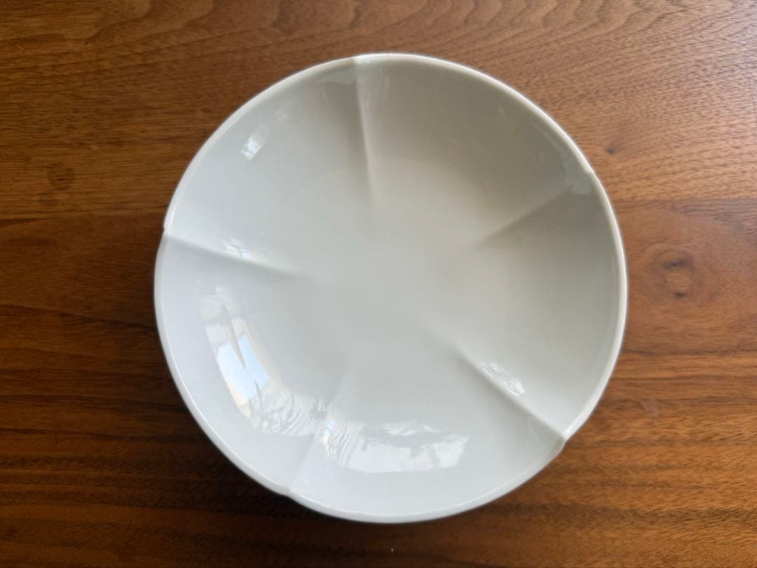 【井上萬二】有田焼　重要無形文化財　人間国宝　白磁花形銘々皿　青白磁　三客