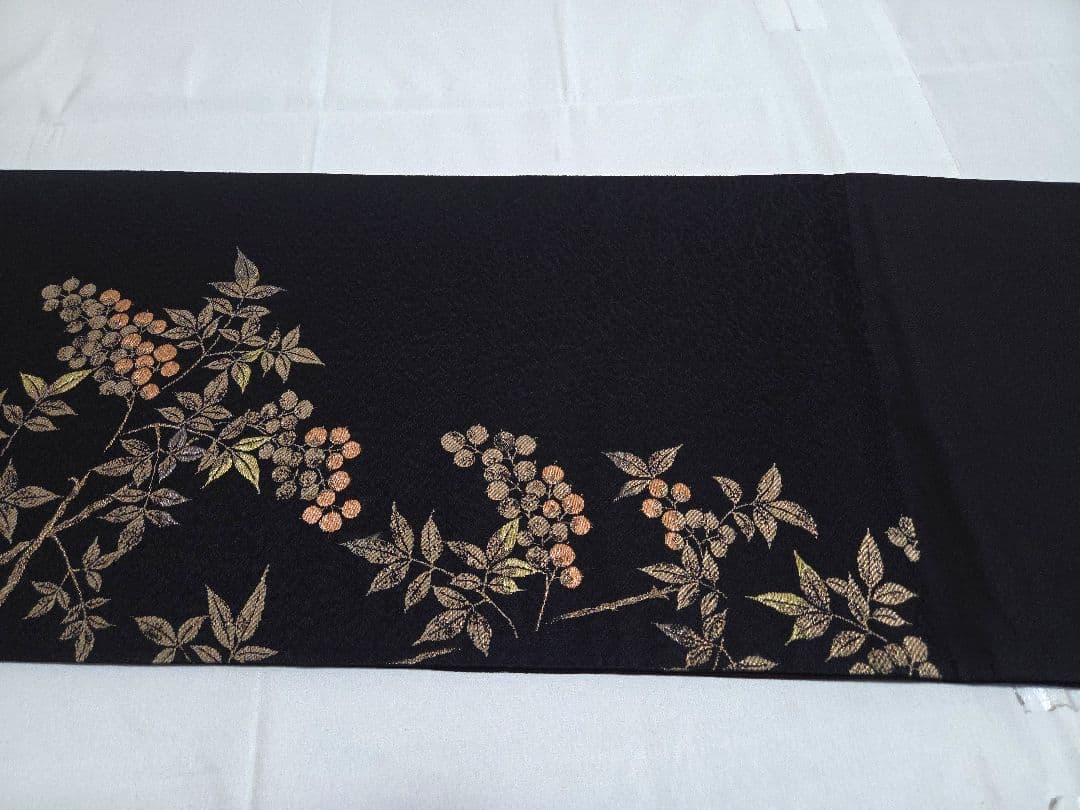 A5 美品 さが美 南天の実 金糸 黒 六通 正絹 フォーマルな袋帯