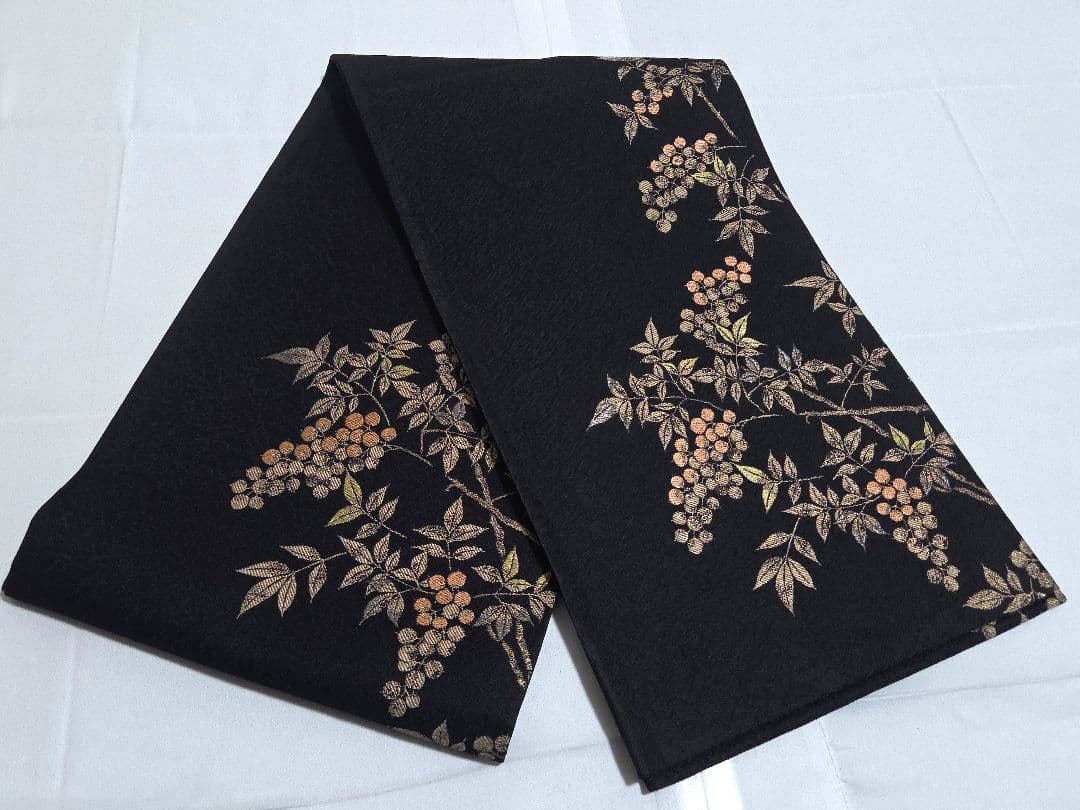 A5 美品 さが美 南天の実 金糸 黒 六通 正絹 フォーマルな袋帯