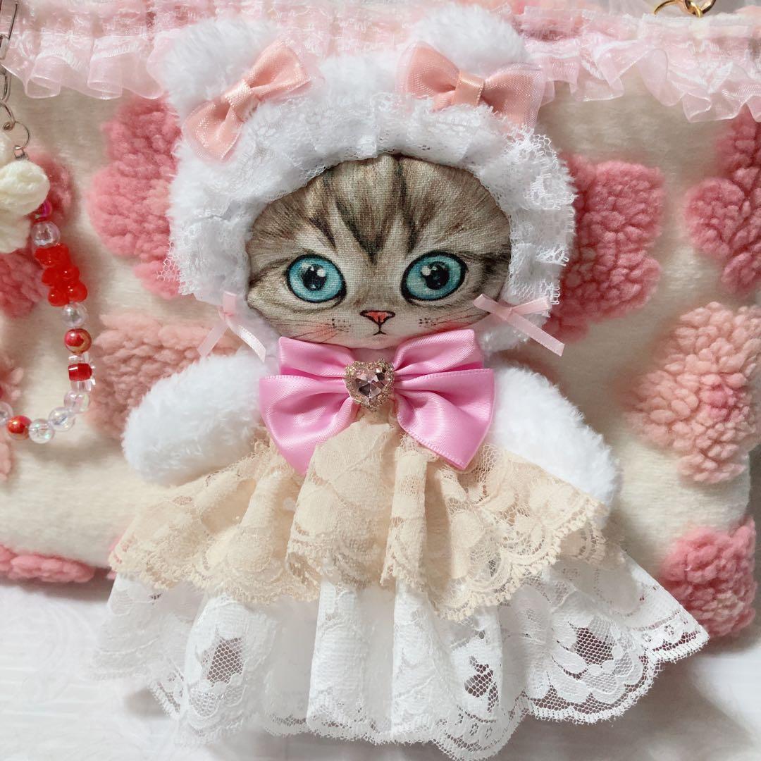 フ*ス様 レースドレスのサバ猫ちゃんサコシュ　コヤンイサムチョン　フワフワお花ボ