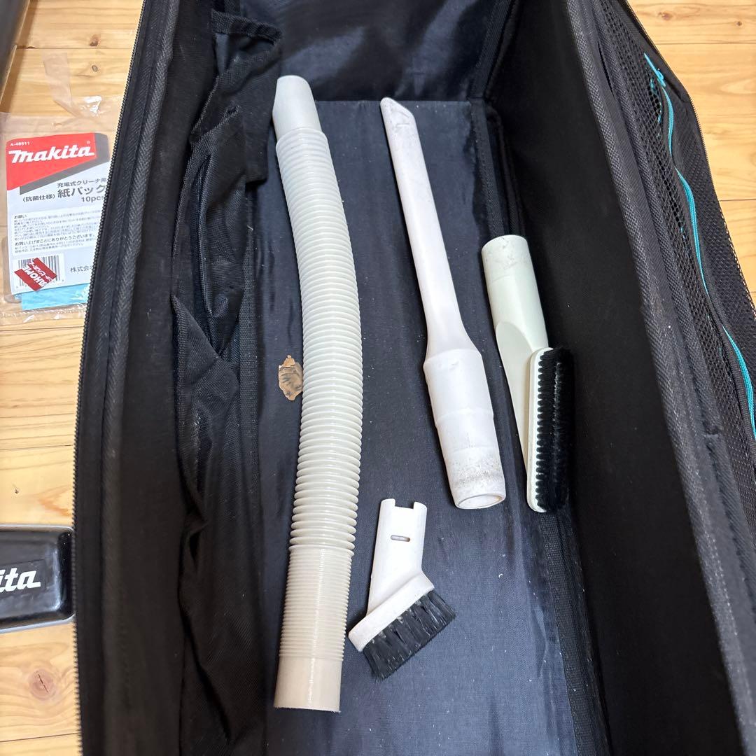 充電式クリーナ マキタのターボ60 とターボ2 充電器 ソフトケースは別
