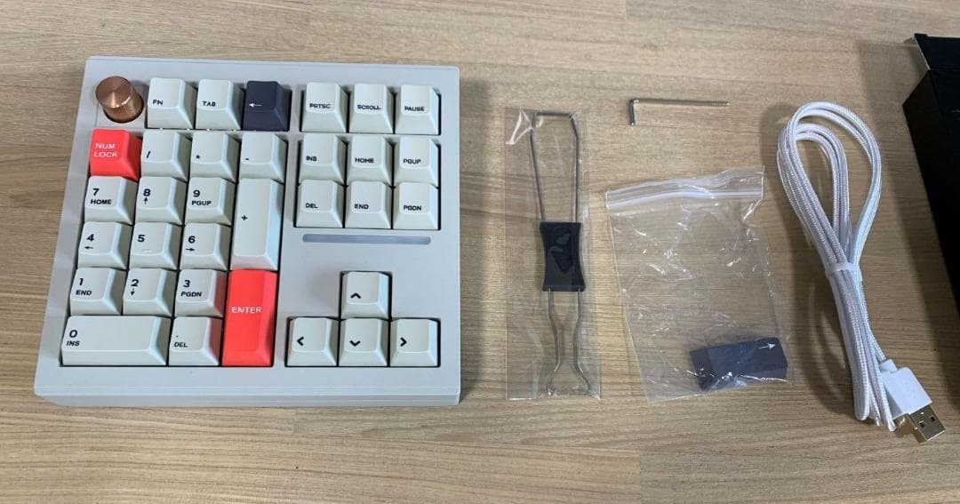 クリーム色 テンキー付きキーボード