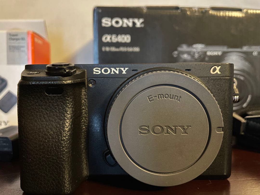 Sony α6400 ミラーレス一眼カメラ　純正バッテリー2個付き
