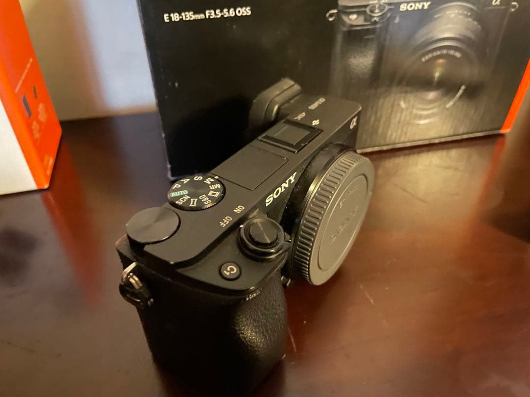 Sony α6400 ミラーレス一眼カメラ　純正バッテリー2個付き