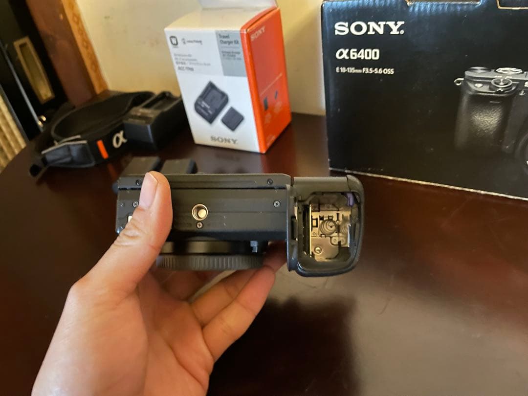 Sony α6400 ミラーレス一眼カメラ　純正バッテリー2個付き