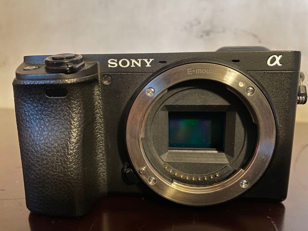 Sony α6400 ミラーレス一眼カメラ　純正バッテリー2個付き