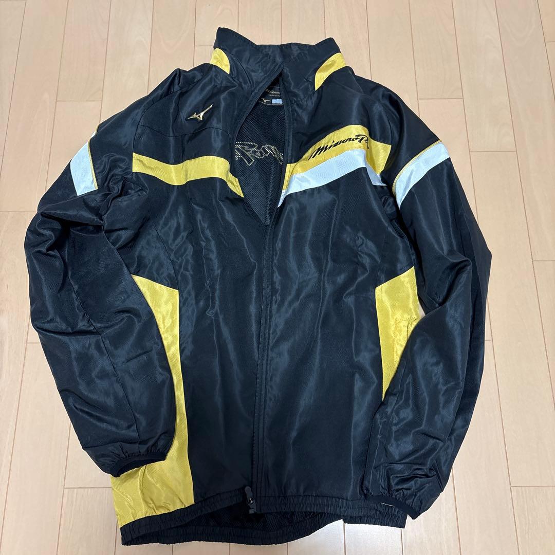 大人気！限定品です。ミズノプロ　ウィンドブレーカー黒/黄
