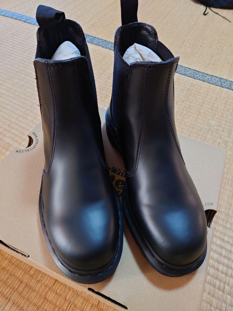 io Dr.Martens ドクターマーチン サイドゴア チェルシーブーツ