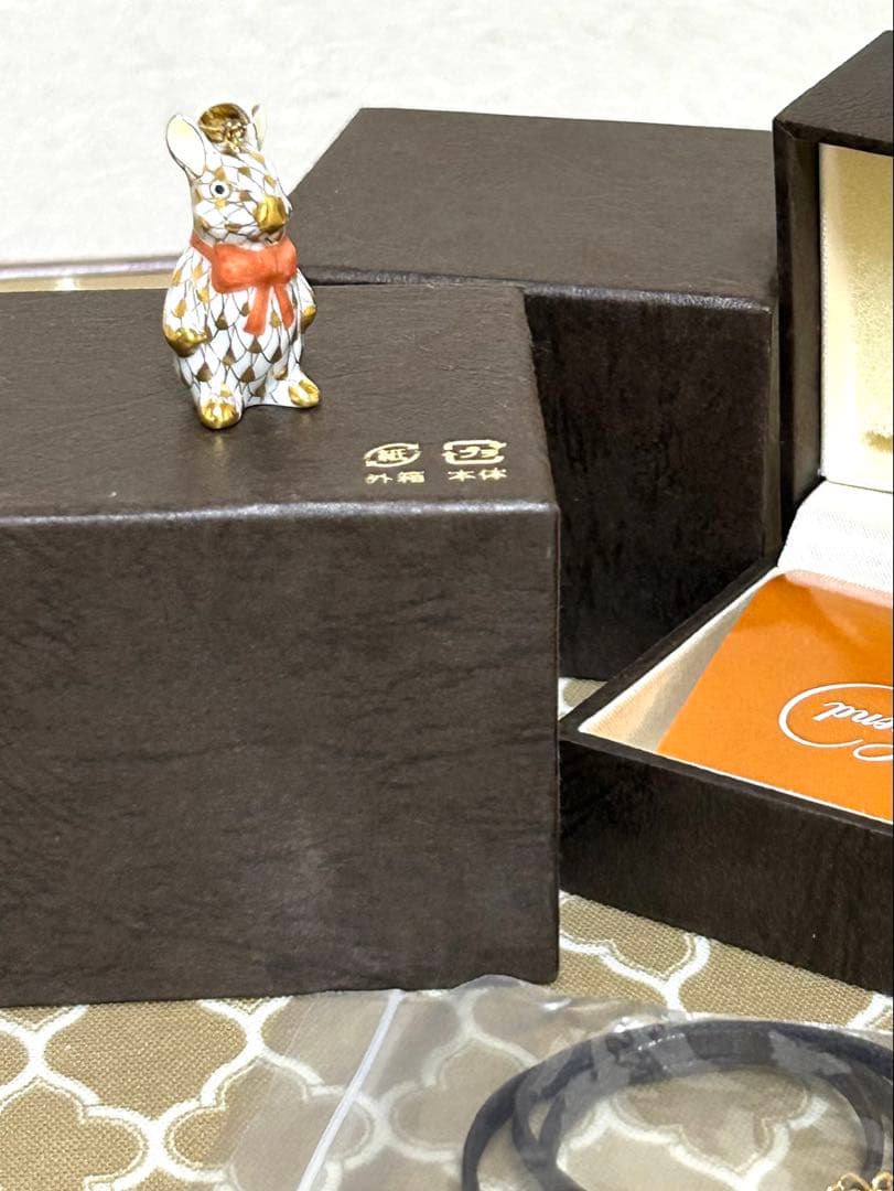 【希少美品】ヘレンド　うさぎ フィギュリン 磁器　ネックレス　箱付き