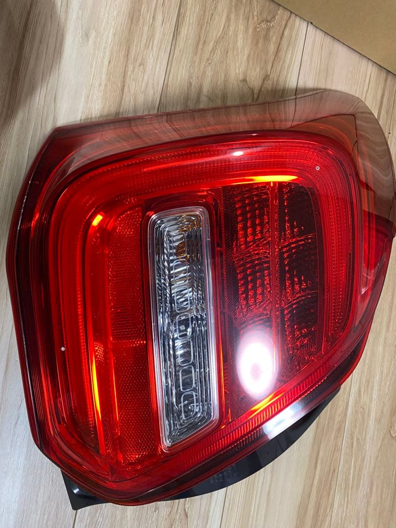 シャノル様　スイフト 左右テールランプ テールライト