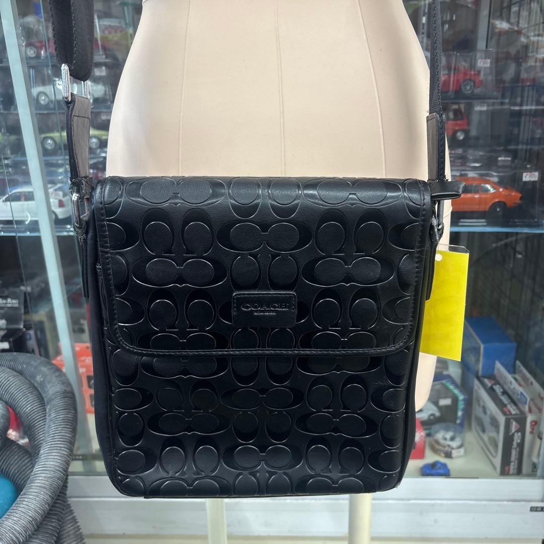 COACH エンボス加工 ブラックショルダーバッグ