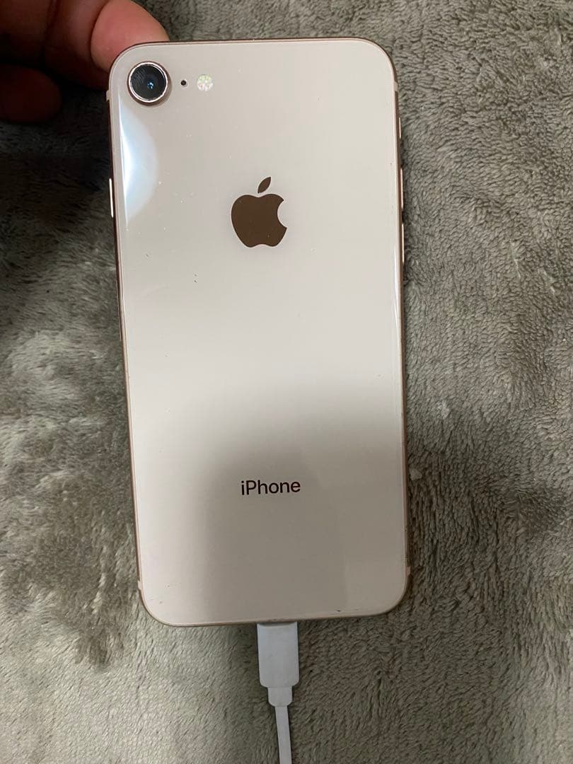 S*）様 iPhone 8 64GB 電池　77% ゴールドピンク