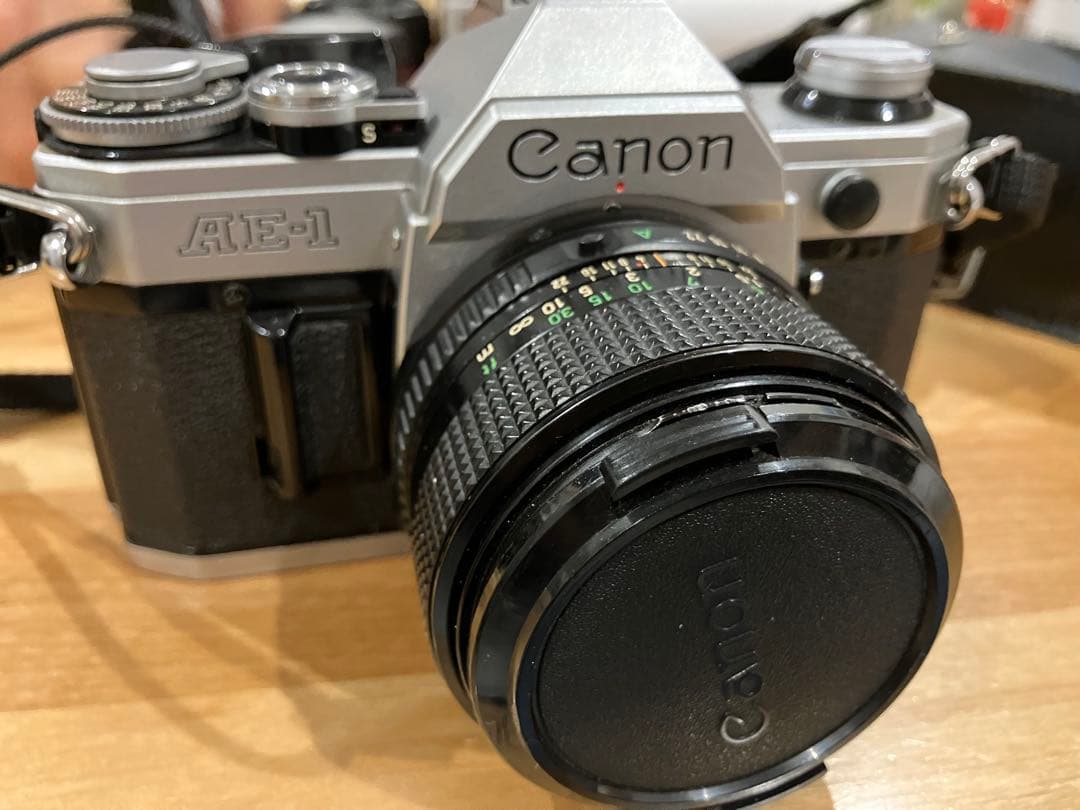 Canon AE-1 フィルム一眼レフカメラ　ストロボ付き
